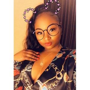 Meet your Posher, Danielle